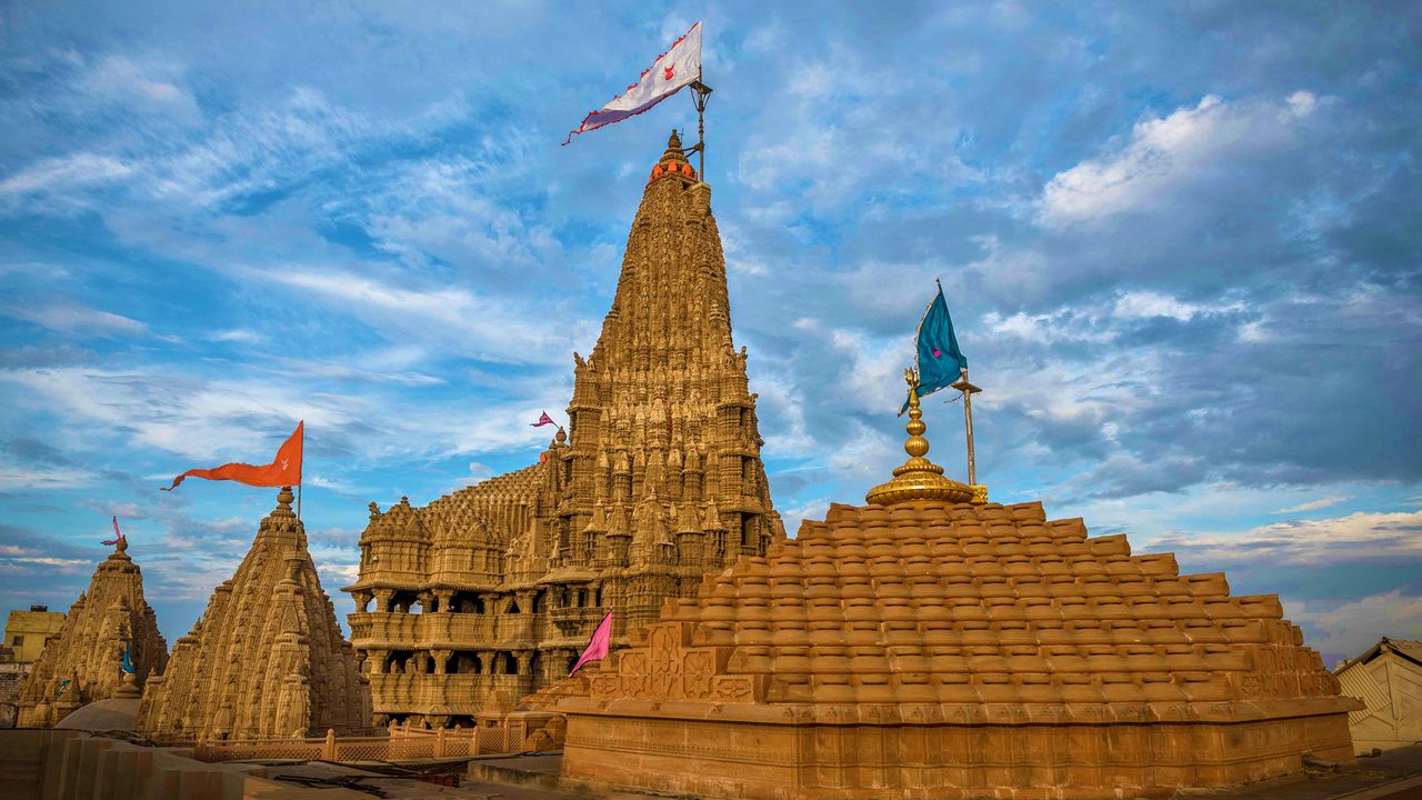 Main Dwarkadhish Temple in Dwarka, Gujarat – sacred Hindu temple dedicated to Lord Krishna, a historic pilgrimage site